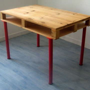 Pallet table by pierre vedel