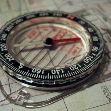 Compass for orienteering by hypertypos