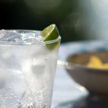 Gin and tonic by andrew