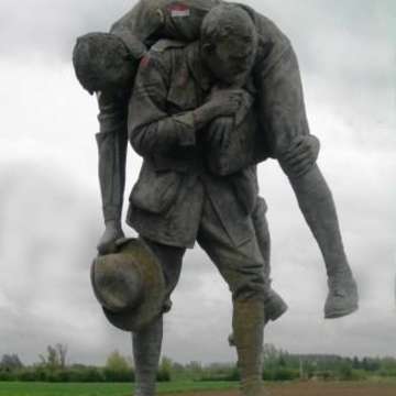 Cobbers statue fromelles