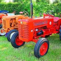 Classic tractor by mdpettitt