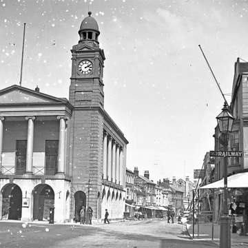 Iwcms.1995.561   guildhall  high street  newport   circa. early 1900s