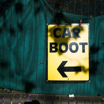 Car boot sign by roberto pansolli