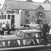 The queen arrives in newport 1965 lr